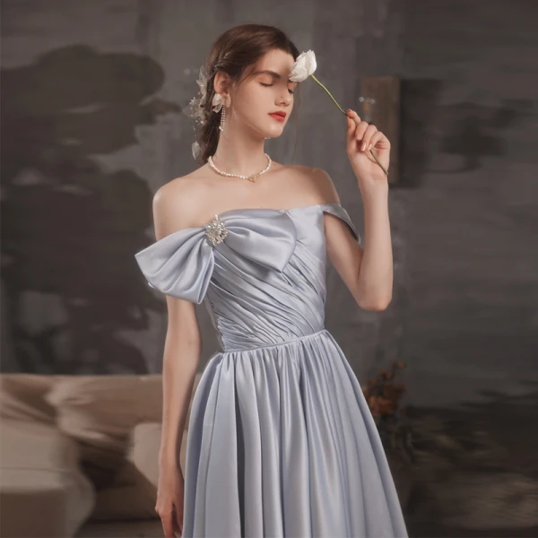 Élégant Bleu Ciel Satin Robe De Bal 2021 Princesse De l'épaule Perle Noeud Sans Manches Dos Nu Longue Robe De Ceremonie
