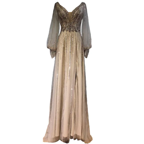Charmant High End Beige Abendkleider 2021 A Linie V-Ausschnitt Perlenstickerei Strass Pailletten Lange Ärmel Rückenfreies Sweep / Pinsel Zug Abend Festliche Kleider