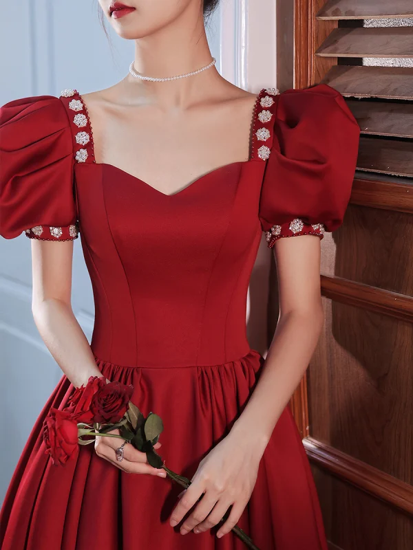 Elegant Burgunder Beading Perle Ballkjoler 2021 Prinsesse Satin Firkantet Hals Puffy Korte Ermer Ryggløse Lange Formelle Kjoler