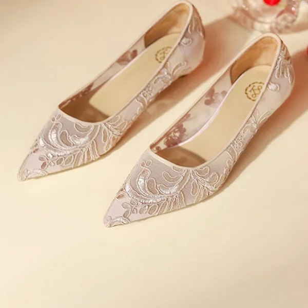 Elegant Champagne Lace Flower Wedding Shoes 2021 Pointed Toe 3 cm Stiletto Heels Low Heel Wedding Pumps High Heels