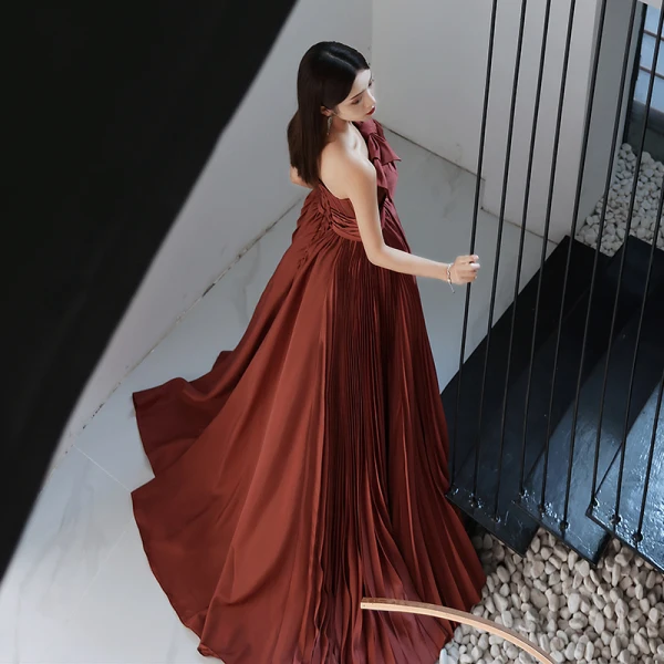 Charmant Café Satin Robe De Bal 2022 Princesse Bustier Noeud Sans Manches Dos Nu Train De Balayage Robe De Ceremonie