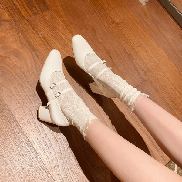 Vintage / Retro White Casual Leather Pumps 2022 6 cm Thick Heels Round Toe Pumps High Heels