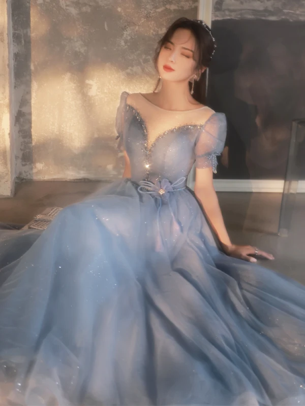Charmant Bleu Ciel Glitter Faux Diamant Paillettes Robe De Bal 2022 Princesse Encolure Dégagée Manches Courtes Dos Nu Ceinture Longue Robe De Ceremonie