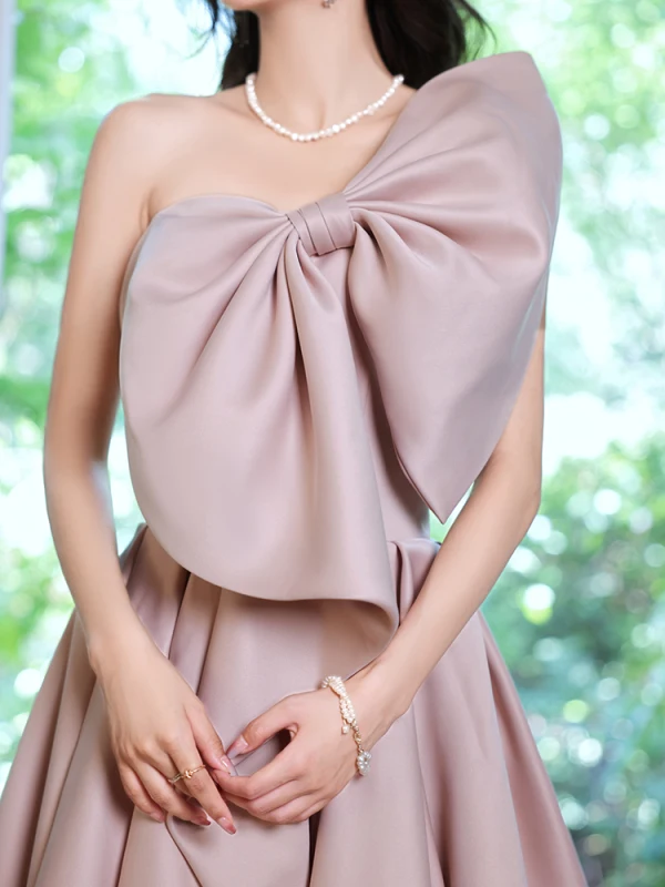 Schöne Rosa Ballkleider 2021 A Linie Bandeau Schleife Ärmellos Rückenfreies Sweep / Pinsel Zug Ball Festliche Kleider