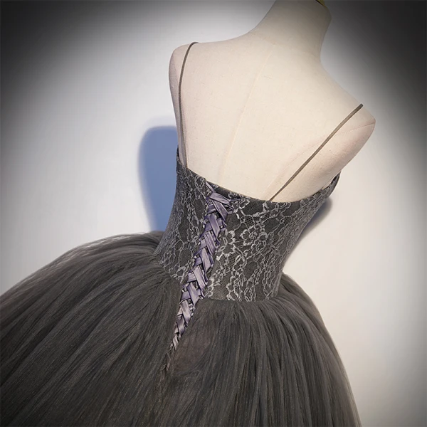Elegant Grey Lace Flower Cascading Ruffles Prom Dresses 2022 Ball Gown Spaghetti Straps Sleeveless Backless Sweep Train Formal Dresses