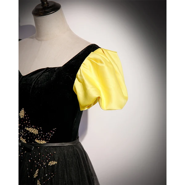 Elegante Schwarz Ballkleider 2022 A Linie Eckiger Ausschnitt Perlenstickerei Schleife Stoffgürtel Geschwollenes Kurze Ärmel Rückenfreies Lange Festliche Kleider