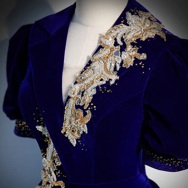 Vintage / Retro Royal Blue Suede Prom Dresses 2022 Ball Gown V-Neck Puffy Short Sleeve Rhinestone Lace Flower Backless Floor-Length / Long Formal Dresses