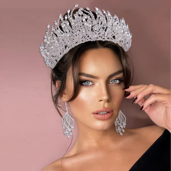 Sjarmerende Sølv Rhinestone Tiara Har Tilbehor 2022 Bryllup Tilbehør
