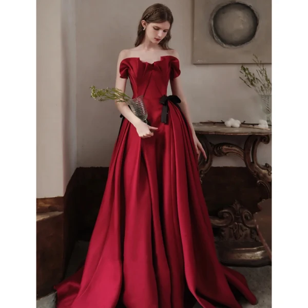 Chic / Beautiful Burgundy Prom Dresses 2022 A-Line / Princess Strapless Bow Sleeveless Backless Sweep Train Satin Prom Formal Dresses