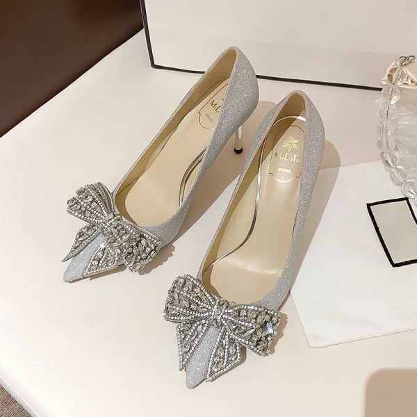 Glittrande Silver Rhinestone Rosett Paljetter Brudskor 2022 Läder 8 cm Stilettklackar Spetsiga Bröllop Pumps Högklackade