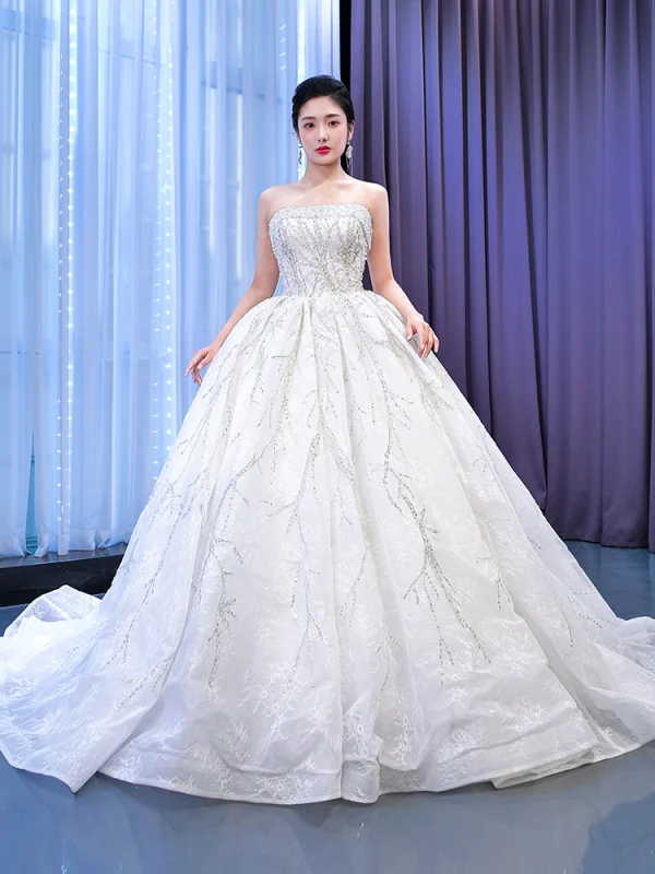 Luxury / Gorgeous Ivory Wedding Dresses 2022 Ball Gown Strapless Beading Pearl Sequins Sleeveless Backless Chapel Train Wedding