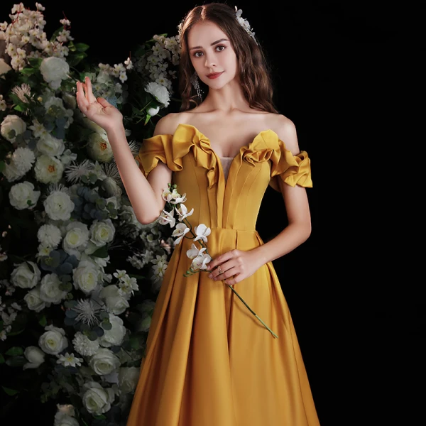Elegant Yellow Satin Prom Dresses 2022 A-Line / Princess Ruffle Off-The-Shoulder Short Sleeve Backless Floor-Length / Long Formal Dresses
