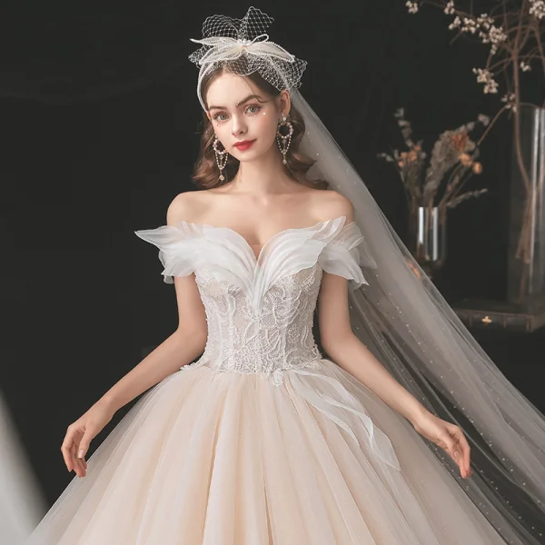 Charmant Champagner Brautkleider / Hochzeitskleider 2021 Ballkleid Off Shoulder Perlenstickerei Spitze Blumen Ärmellos Rückenfreies Lange Hochzeit