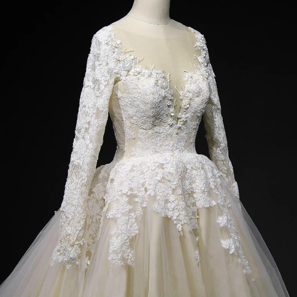 Élégant Champagne Robe De Mariée 2018 Robe Boule En Dentelle Appliques Paillettes Encolure Dégagée Dos Nu Manches Longues Tribunal Train Mariage