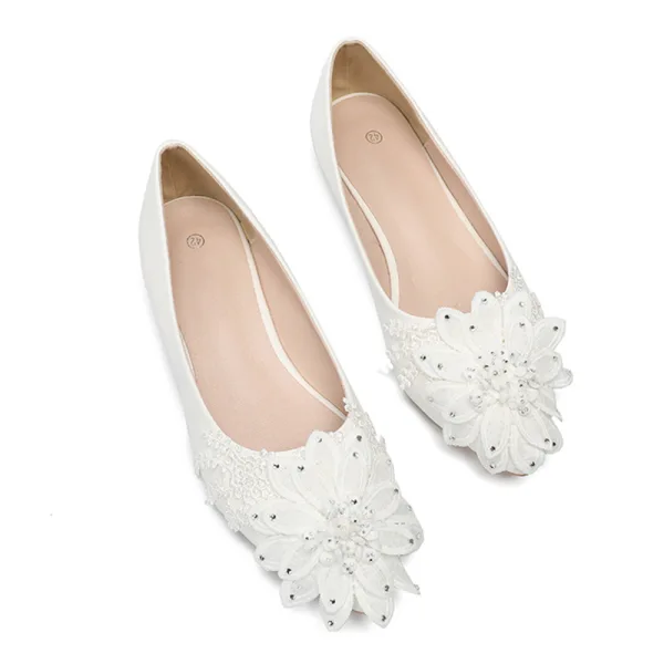 Chic / Belle Ivoire Désinvolte En Dentelle Fleur Plat Chaussures Femmes 2020 Faux Diamant À Bout Pointu