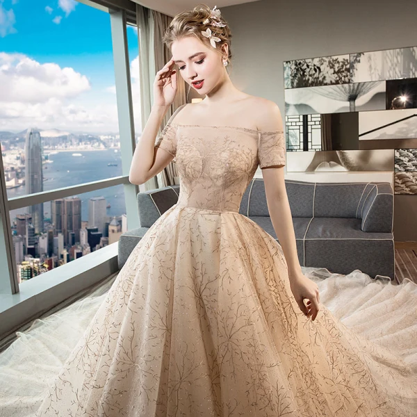 Chic / Belle Champagne Robe De Mariée 2018 Robe Boule Glitter De l'épaule Dos Nu Sans Manches Royal Train Mariage