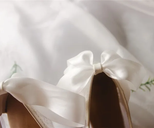 Elegant Ivory Lace Wedding Shoes 2020 Bow 6 cm Stiletto Heels Pointed Toe Wedding Pumps