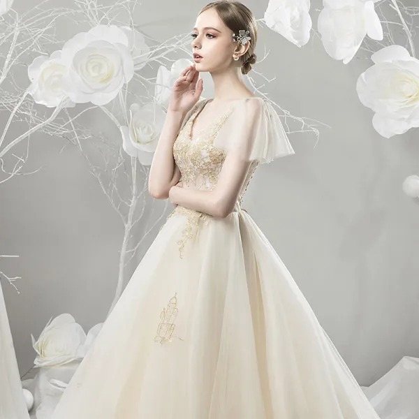 Modern / Fashion Champagne Wedding Dresses 2018 Ball Gown Lace Appliques Embroidered V-Neck Backless Short Sleeve Chapel Train Wedding