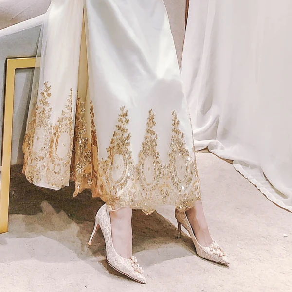 Charming Champagne Wedding Shoes 2020 Pearl Rhinestone Lace Flower 8 cm Stiletto Heels Pointed Toe Wedding Pumps