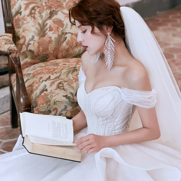 Sexy Ivoire Robe De Mariée 2020 Robe Boule De l'épaule Perlage Paillettes Manches Courtes Dos Nu Cathedral Train