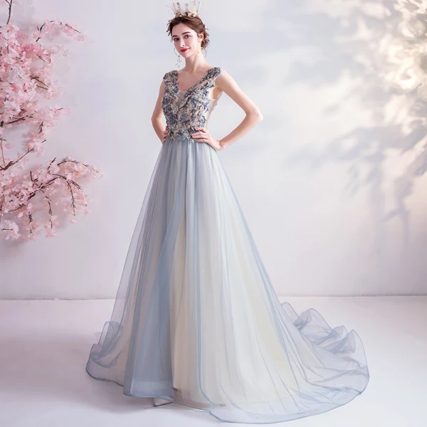 Élégant Bleu Ciel Robe De Bal 2020 Princesse V-Cou Perlage Faux Diamant En Dentelle Fleur Sans Manches Dos Nu Train De Balayage Robe De Ceremonie