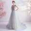 Élégant Bleu Ciel Robe De Bal 2020 Princesse V-Cou Perlage Faux Diamant En Dentelle Fleur Sans Manches Dos Nu Train De Balayage Robe De Ceremonie