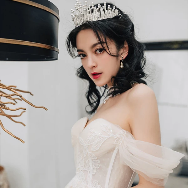 Schöne Champagner Brautkleider 2018 A Linie Mit Spitze Blumen Off Shoulder Rückenfreies Ärmellos Sweep / Pinsel Zug Hochzeit