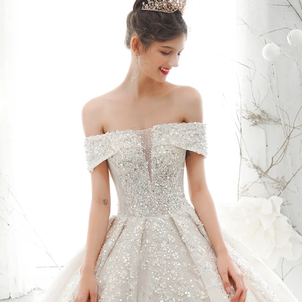 Luxus / Herrlich Off Shoulder Brautkleider / Hochzeitskleider 2020 Ballkleid Perlenstickerei Spitze Blumen Applikationen Glanz Pailletten Ärmellos Rückenfreies Königliche Schleppe
