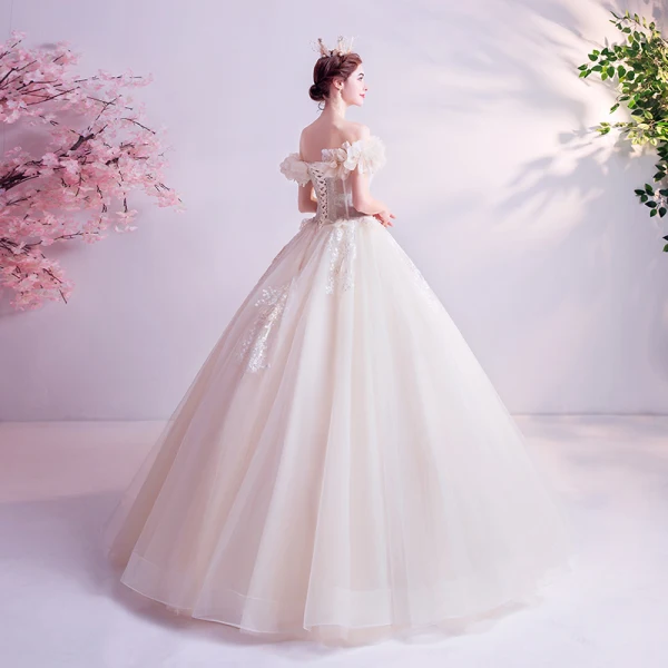 Charmant Ivoire Robe De Mariée 2020 Robe Boule De l'épaule Glitter Perlage Paillettes En Dentelle Fleur Appliques Manches Courtes Dos Nu Longue