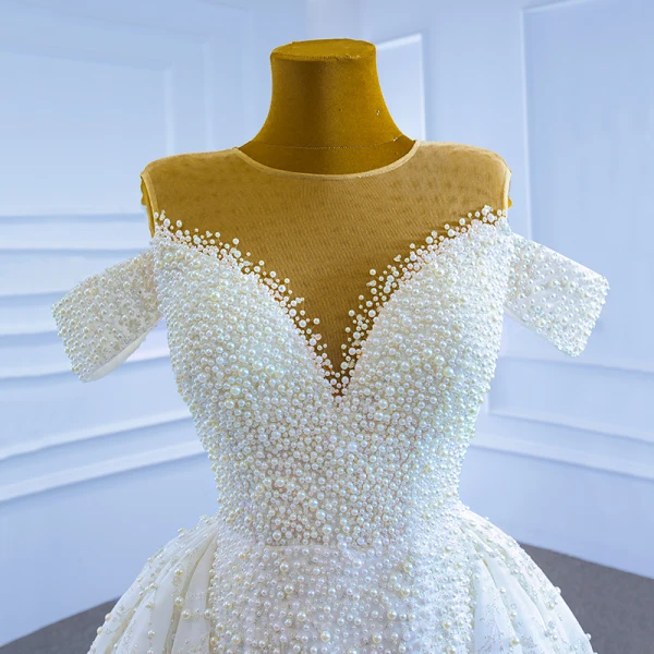 Illusion High-end Ivory Beading Pearl Wedding Dresses 2021 A-Line / Princess Scoop Neck Glitter Sleeveless Sequins Cathedral Train Wedding