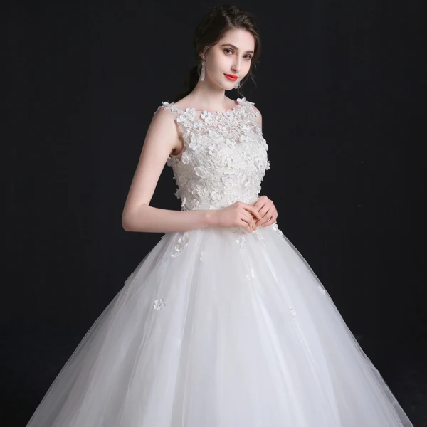 Chic / Belle Blanche Robe De Mariée 2018 Robe Boule En Dentelle Fleur Appliques Encolure Dégagée Sans Manches Longue Mariage