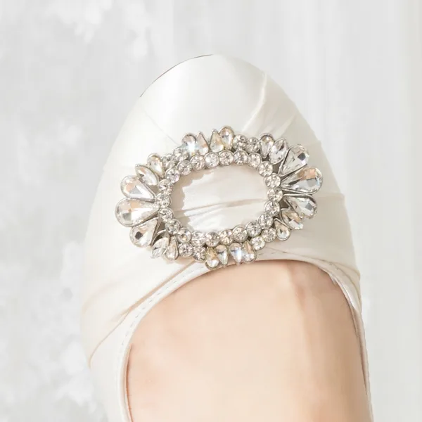 Elegant Ivory Rhinestone Wedding Shoes 2024 6 cm Thick Heels Pointed Toe Wedding Pumps High Heels