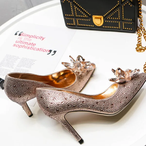 Charmig Burgundy Bröllop Läder Pumps 2020 Kristall Rhinestone 9 cm Stilettklackar Spetsiga Pumps