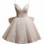 Charmant Beige Perle En Dentelle Fleur Courte Robe De Fête 2024 Bretelles Spaghetti Sans Manches Dos Nu Noeud Robe De Ceremonie