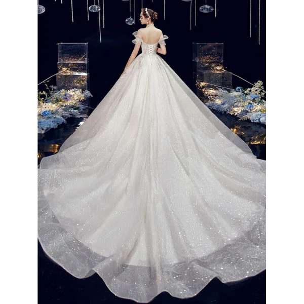Charmant Ivory / Creme Brautkleider / Hochzeitskleider 2020 Ballkleid Off Shoulder Glanz Pailletten Perlenstickerei Spitze Blumen Kurze Ärmel Rückenfreies Königliche Schleppe
