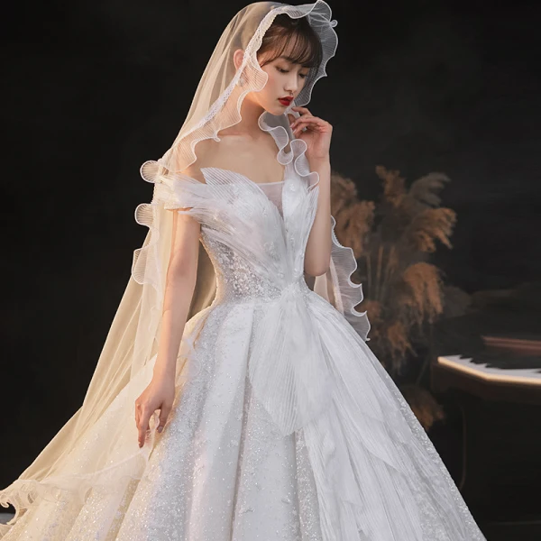 Luxus / Herrlich Weiß Spitze Brautkleider / Hochzeitskleider 2020 Ballkleid Bandeau Perlenstickerei Pailletten Ärmellos Rückenfreies Königliche Schleppe