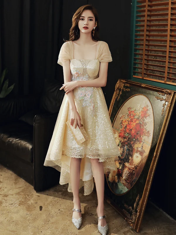 Scintillantes Doré Asymétrique Robe De Cocktail 2020 Princesse De l'épaule Perle Paillettes Appliques Manches Courtes Dos Nu Robe De Ceremonie