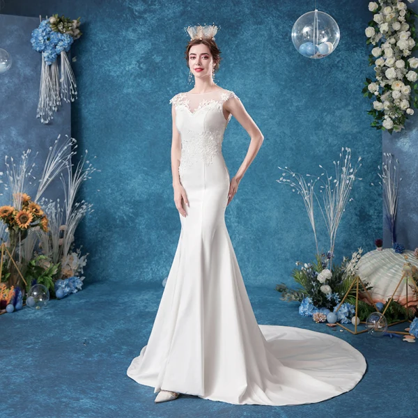 Affordable Ivory Wedding Dresses A-Line / Princess 2020 Scoop Neck Lace Flower Sleeveless Sweep Train
