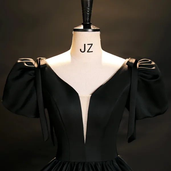 Elegant Black Satin Prom Dresses 2023 Ball Gown V-Neck Puffy Short Sleeve Backless Floor-Length / Long Prom Formal Dresses