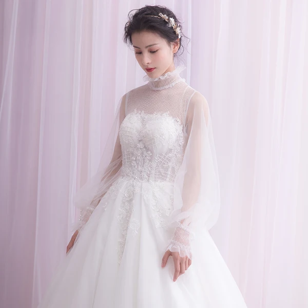Vintage / Originale Blanche Robe De Mariée 2018 Princesse En Dentelle Perle Bouton recouvert Col Haut Manches Longues Chapel Train Mariage