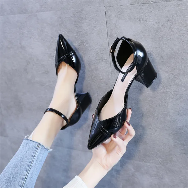 Chic / Belle Noire Désinvolte Sandales Femme 2020 Cuir Verni Bride Cheville 6 cm Talons Épais À Bout Pointu Sandales
