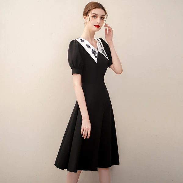 Elegant Black Satin Homecoming Graduation Dresses 2020 A-Line / Princess V-Neck Short Sleeve Knee-Length Formal Dresses