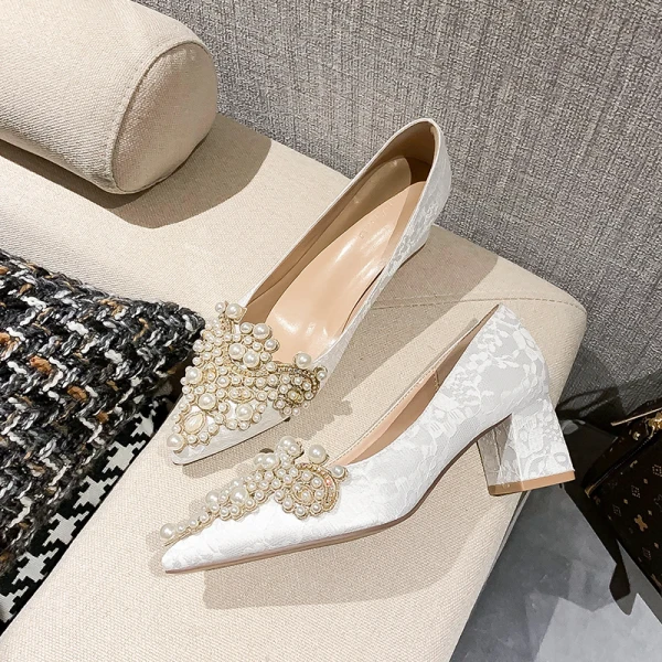 Elegant Ivory Lace Wedding Shoes 2020 Rhinestone Pearl 7 cm Thick Heels Pointed Toe Wedding Pumps