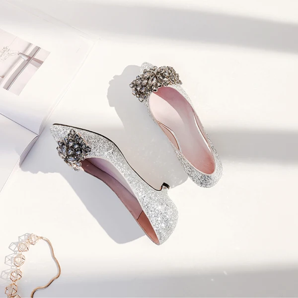 Charmant Glanz Pailletten Silber Brautschuhe 2020 Leder Strass 3 cm Stilettos Low Heel Spitzschuh Hochzeit Pumps
