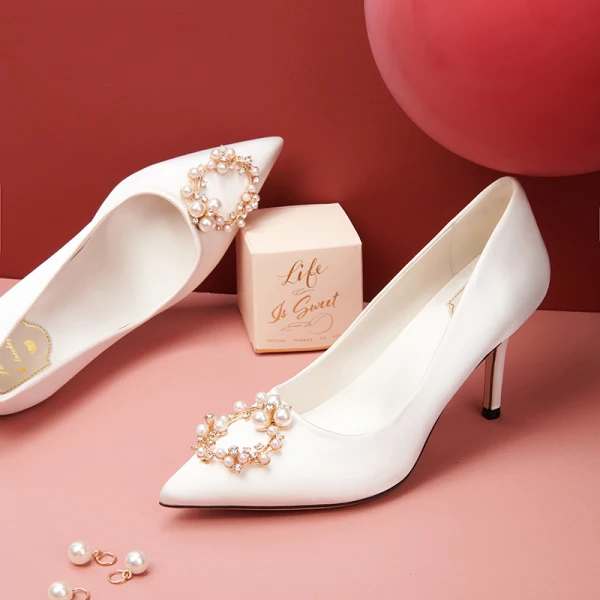 Charmant Ivoire Satin Faux Diamant Chaussure De Mariée 2020 Perle 8 cm Talons Aiguilles À Bout Pointu Mariage Escarpins