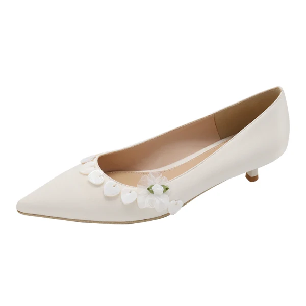 Schöne Ivory / Creme Brautschuhe 2020 Applikationen 3 cm Stilettos Low Heel Spitzschuh Hochzeit Pumps