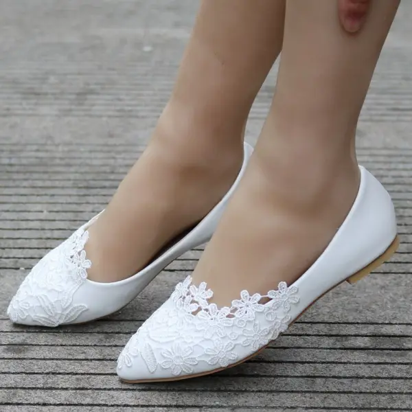 Élégant Blanche Plate Chaussure De Mariée 2020 En Dentelle Fleur À Bout Pointu Mariage Talons