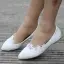 Élégant Blanche Plate Chaussure De Mariée 2020 En Dentelle Fleur À Bout Pointu Mariage Talons