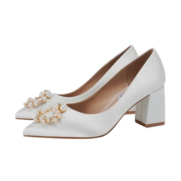 Stilig Elfenben Satin Brudesko 2020 Perle Rhinestone 7 cm Tykk Hæler Spisse Bryllup Pumps