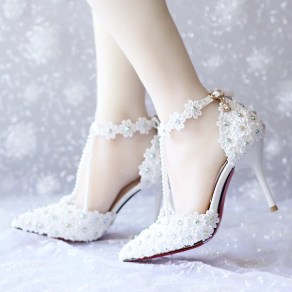 Charmant Ivoire Faux Diamant En Dentelle Fleur Chaussure De Mariée 2020 Perle T-Strap 9 cm Talons Aiguilles À Bout Pointu Mariage Talons